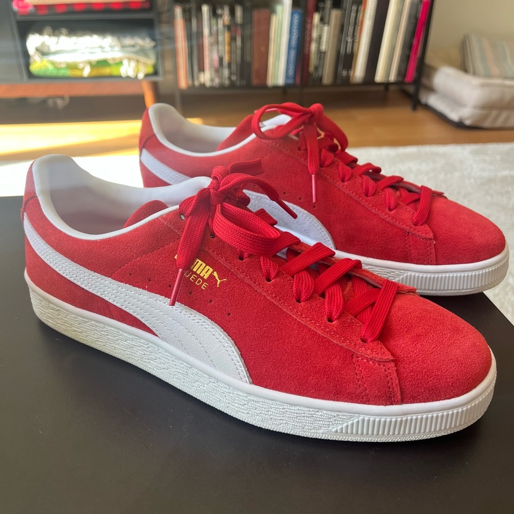 Brand new men’s Puma Suede Classic sneakers in red US 10